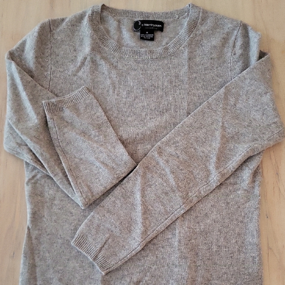 Bloomingdale's Cashmere Light Gray Crewneck Sweater Size Medium